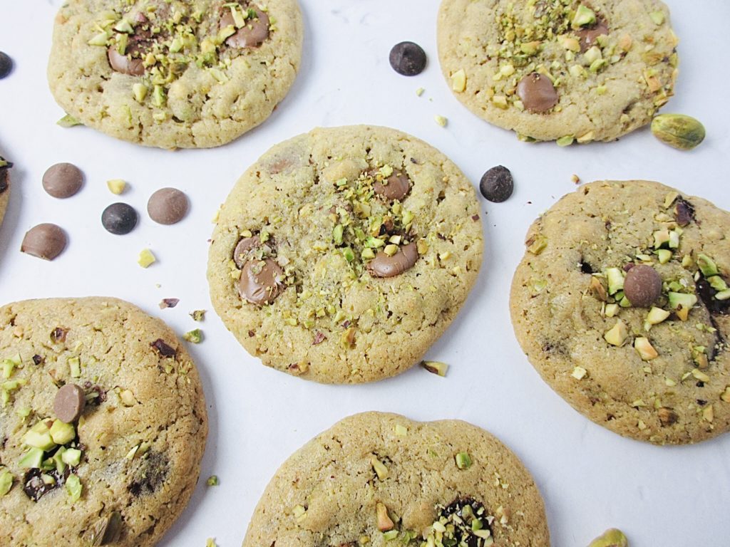 Chocolate and pistachio cookies