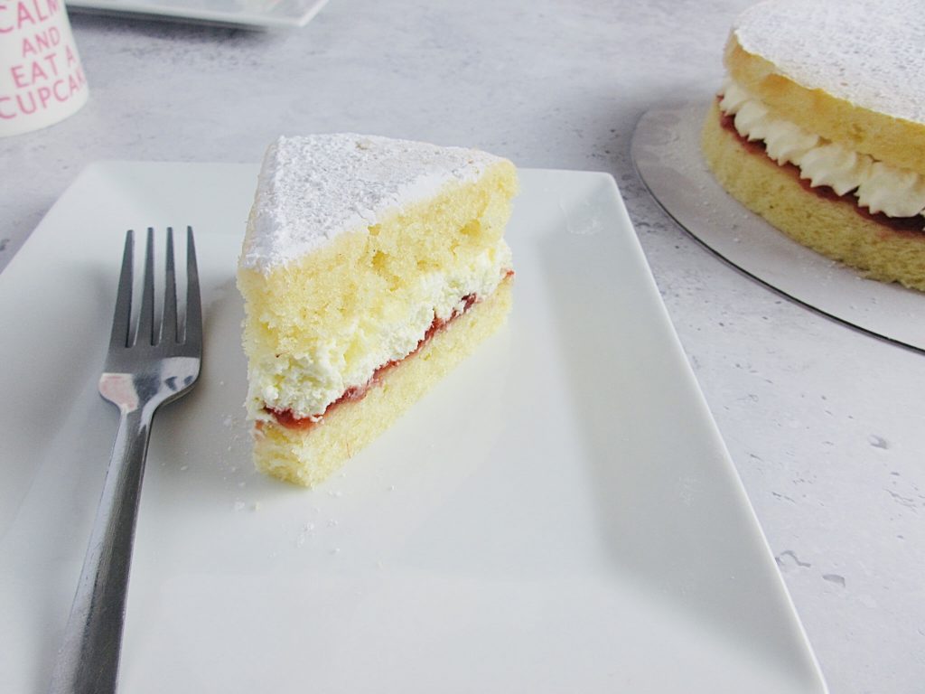 jam and cream cake