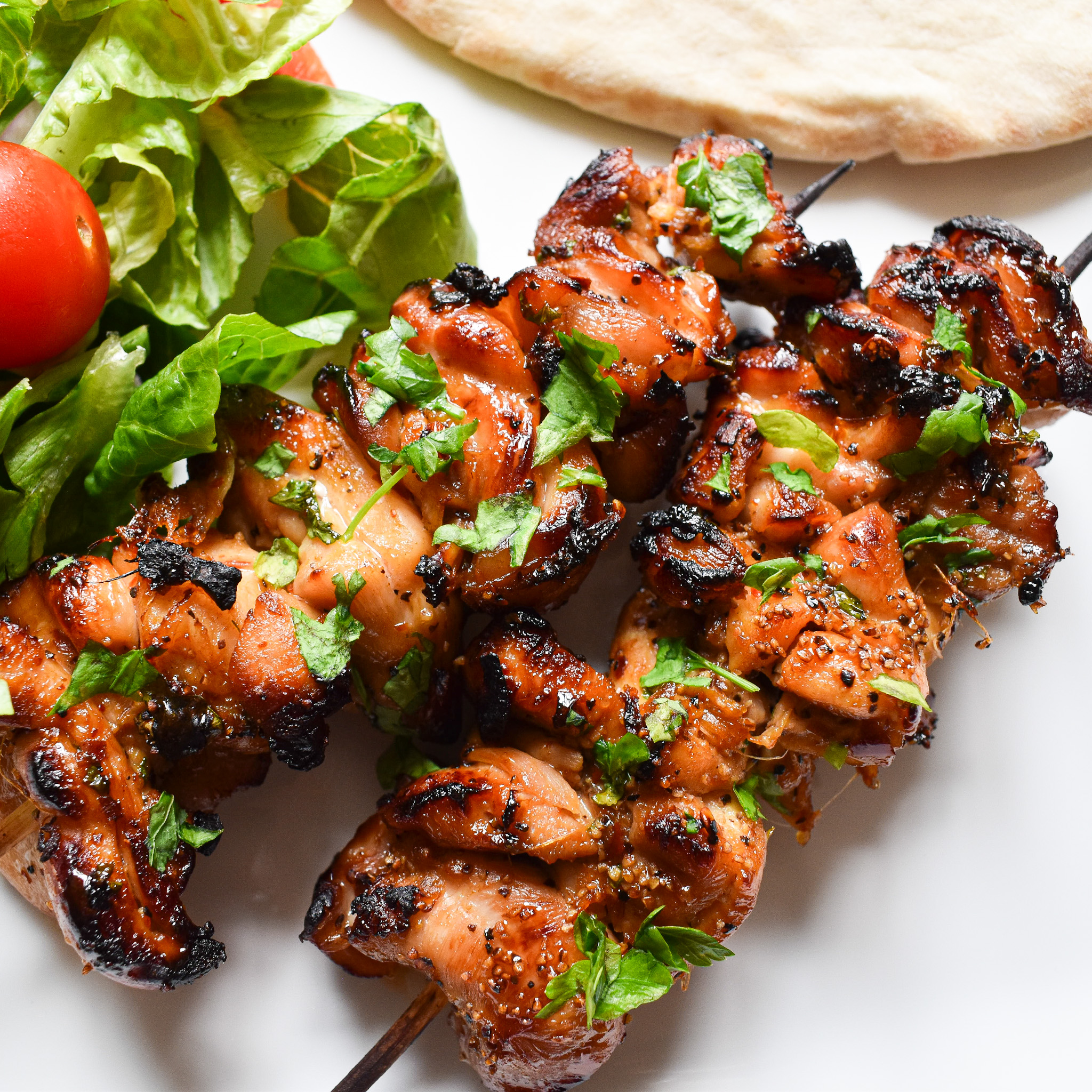 Chicken kebabs with salad and pitta