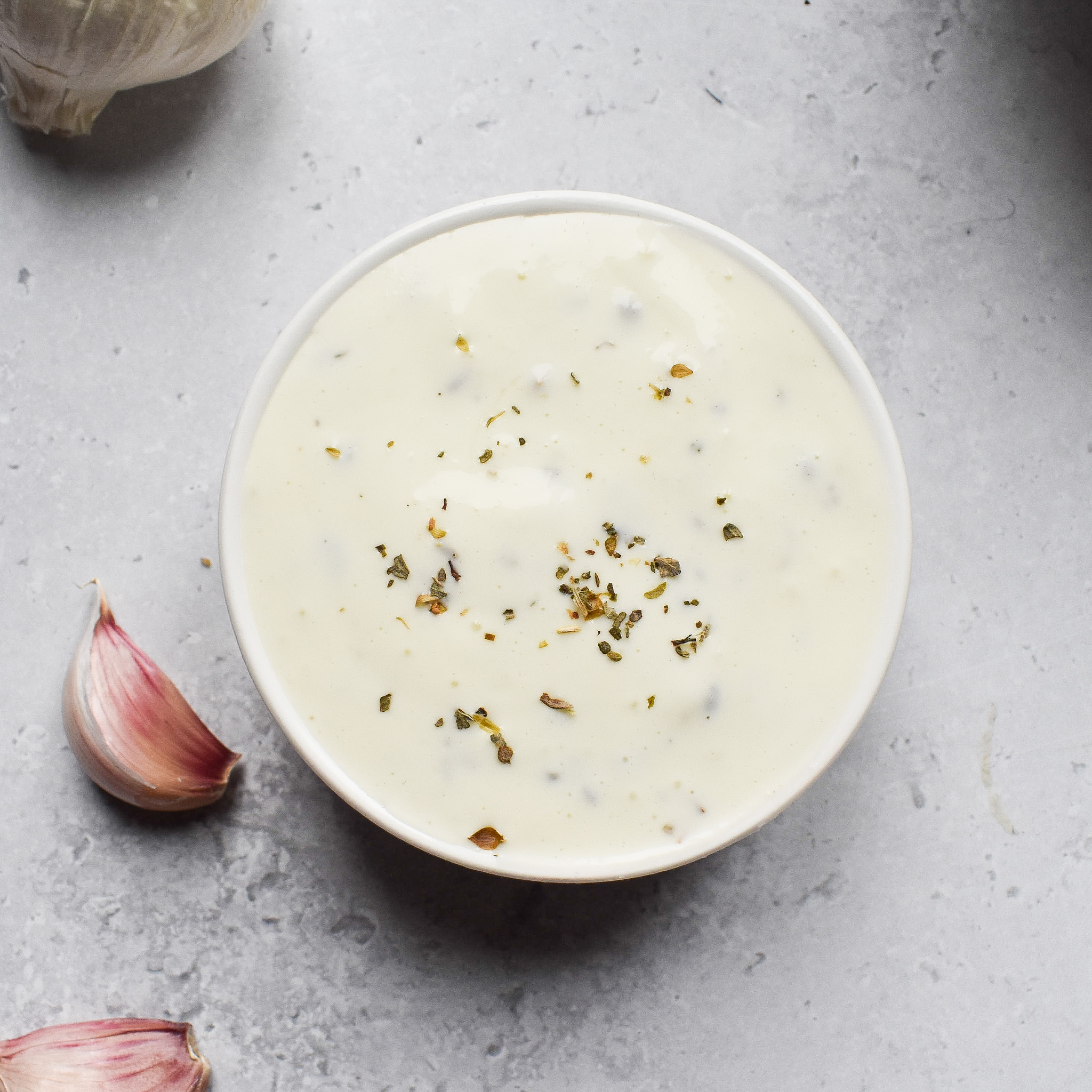 Garlic yoghurt sauce in bowl.