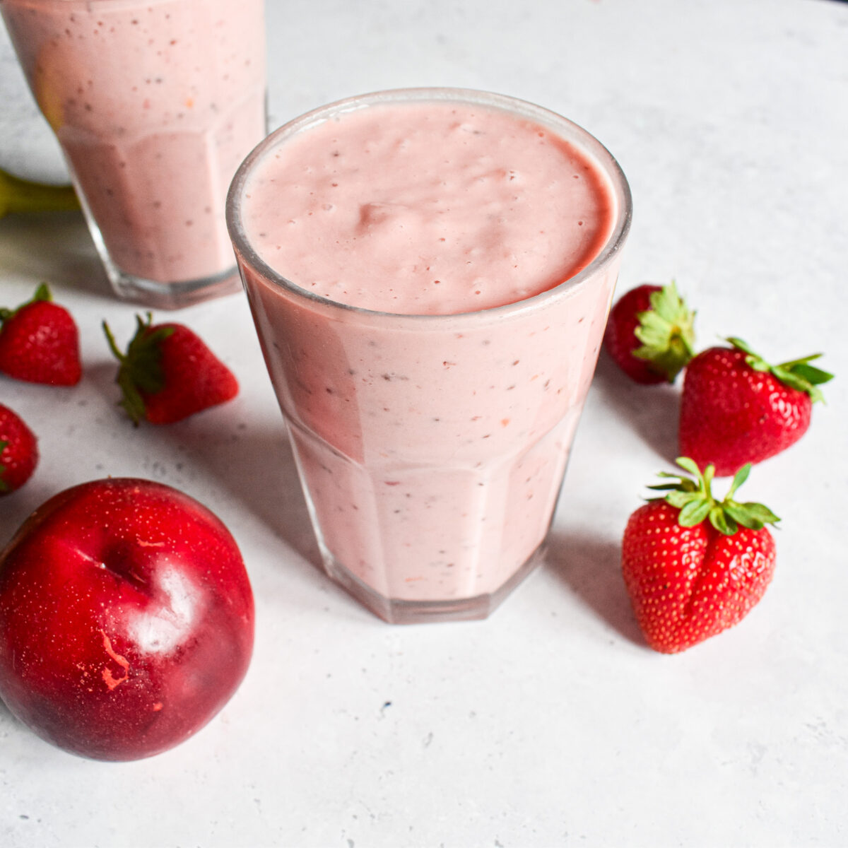 strawberry banana nectarine smoothie