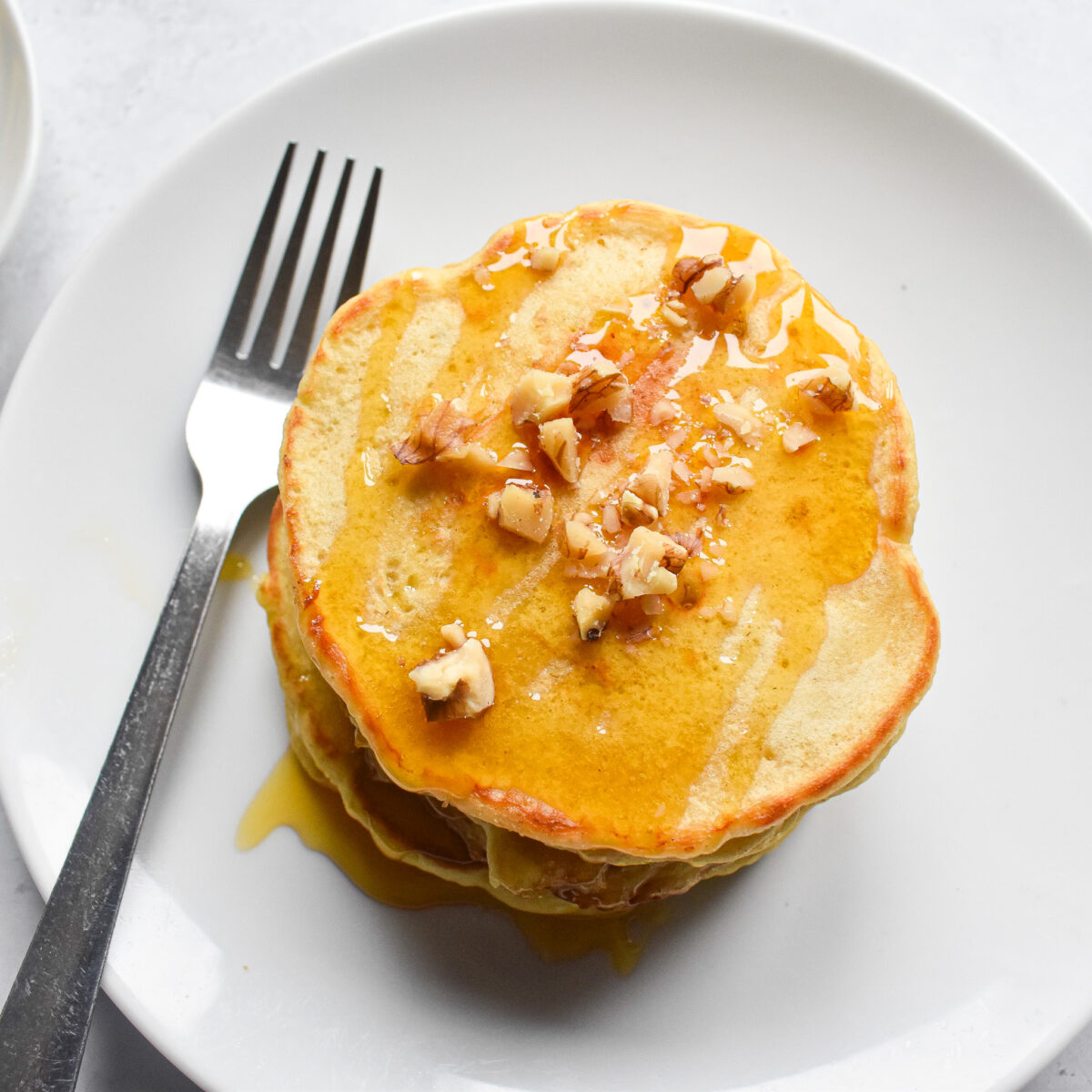 Banana pancakes with walnuts