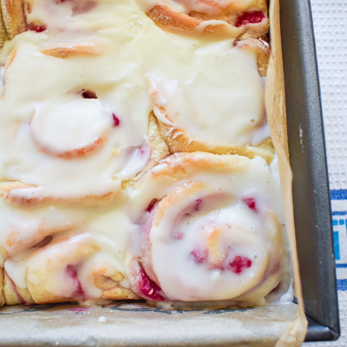 Raspberry sweet rolls